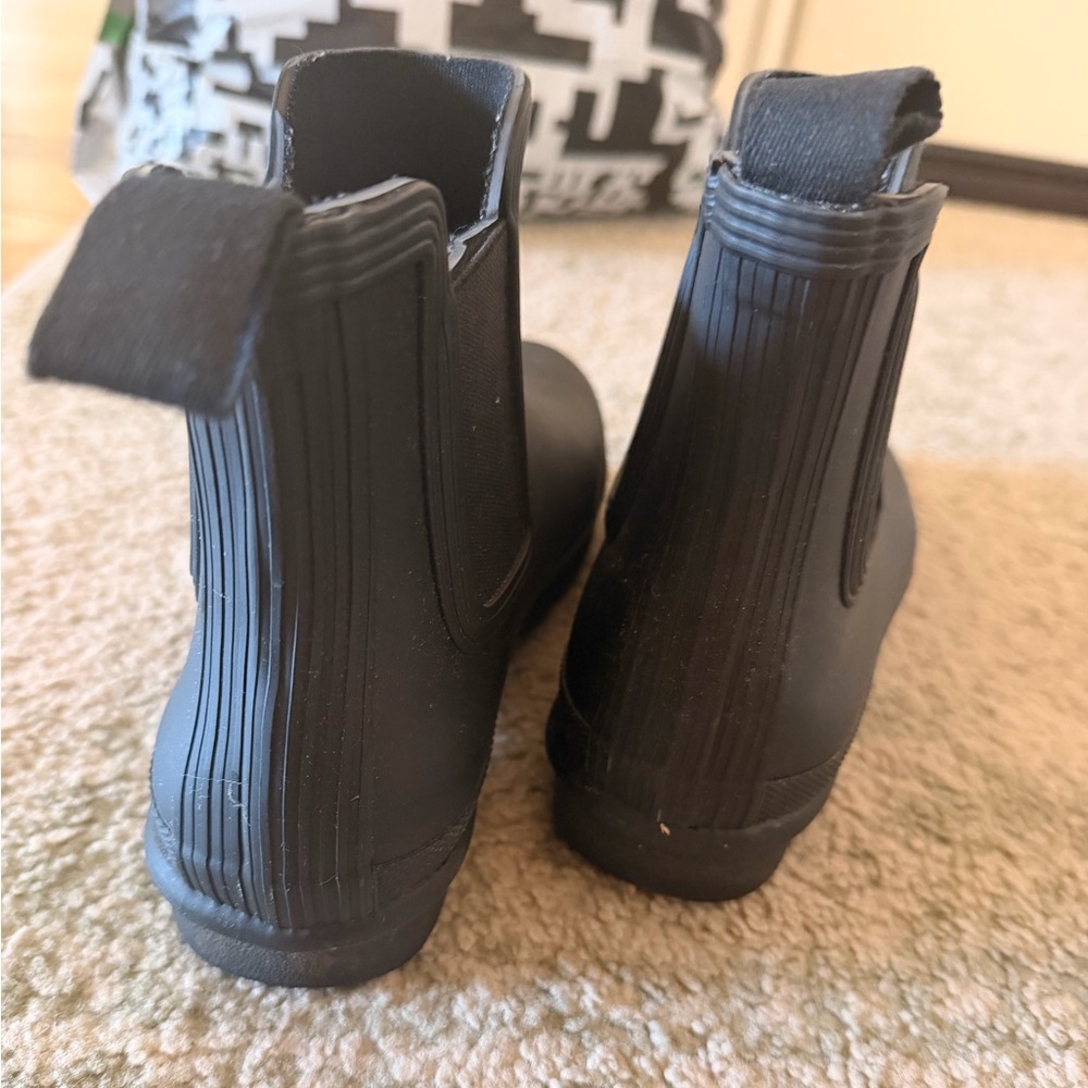 Hunter Womens Original Chelsea Black Rain Boot - 8 - Picture 4 of 6